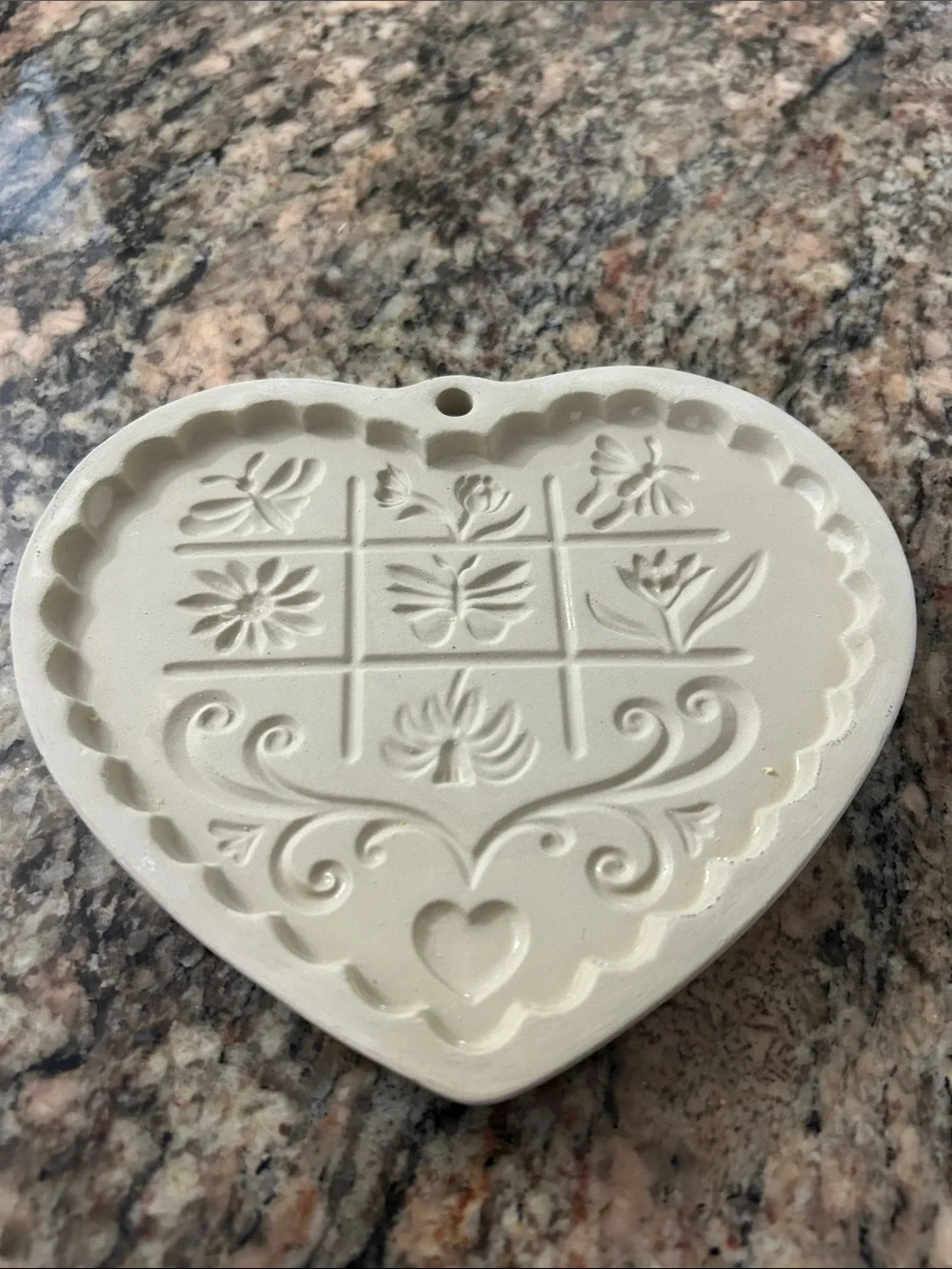 Pampered Chef Heart-Shaped Decorative Ceramic Mold - White
